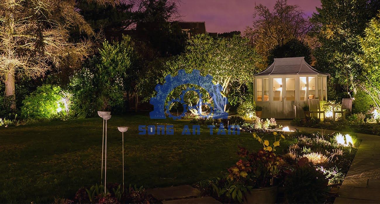 Tại sao nên lắp đèn trang trí ngoài trời?